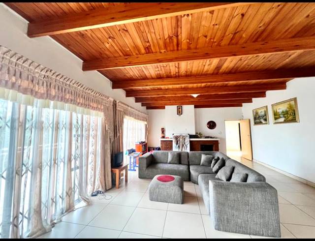 7 BEDROOM HOUSE FOR SALE IN BLACKRIDGE